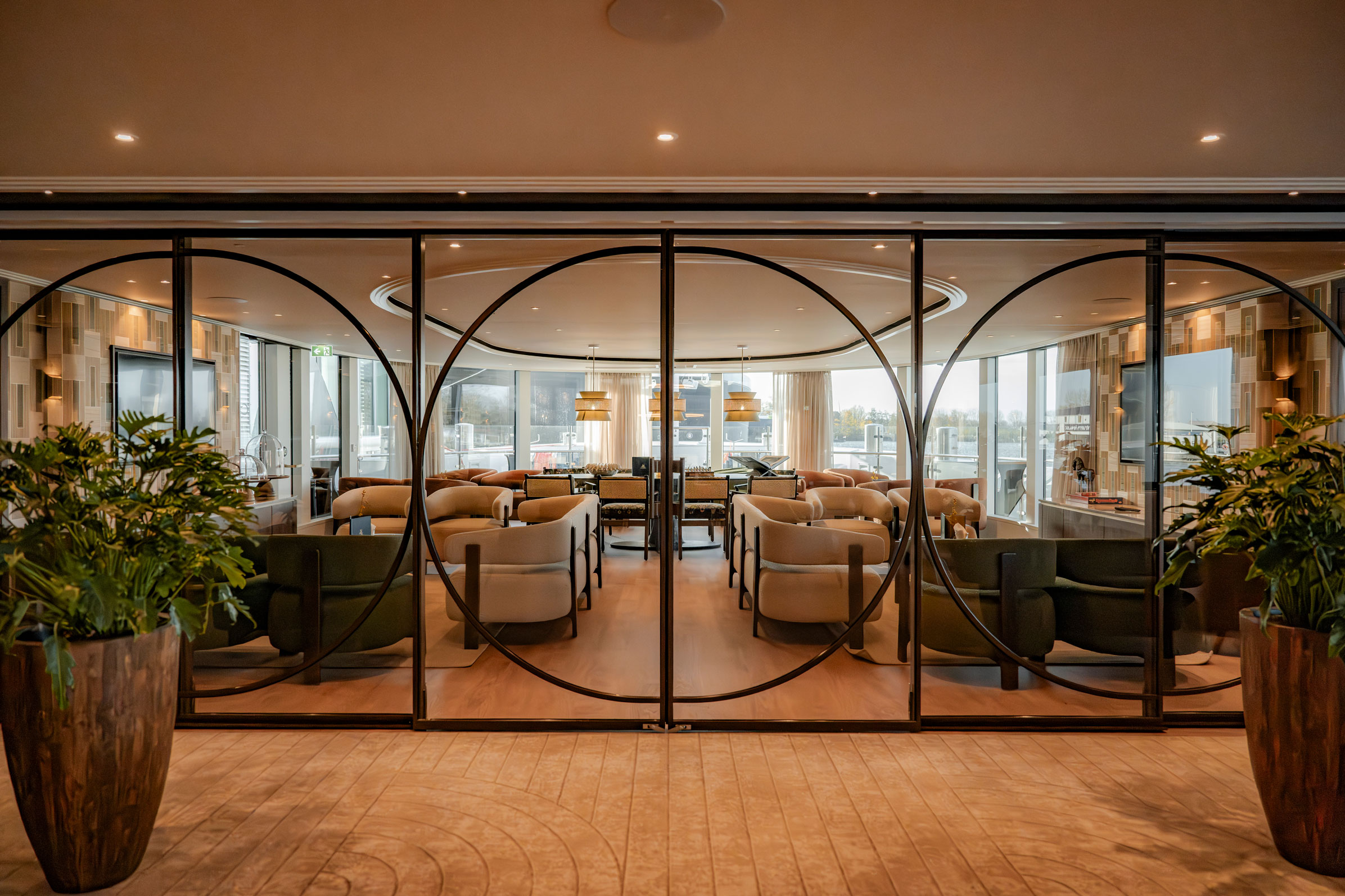 Lounge & Bar
