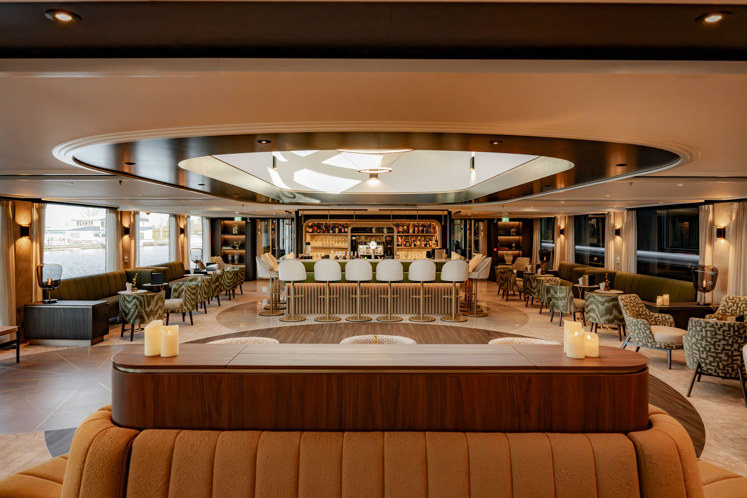 Lounge & Bar