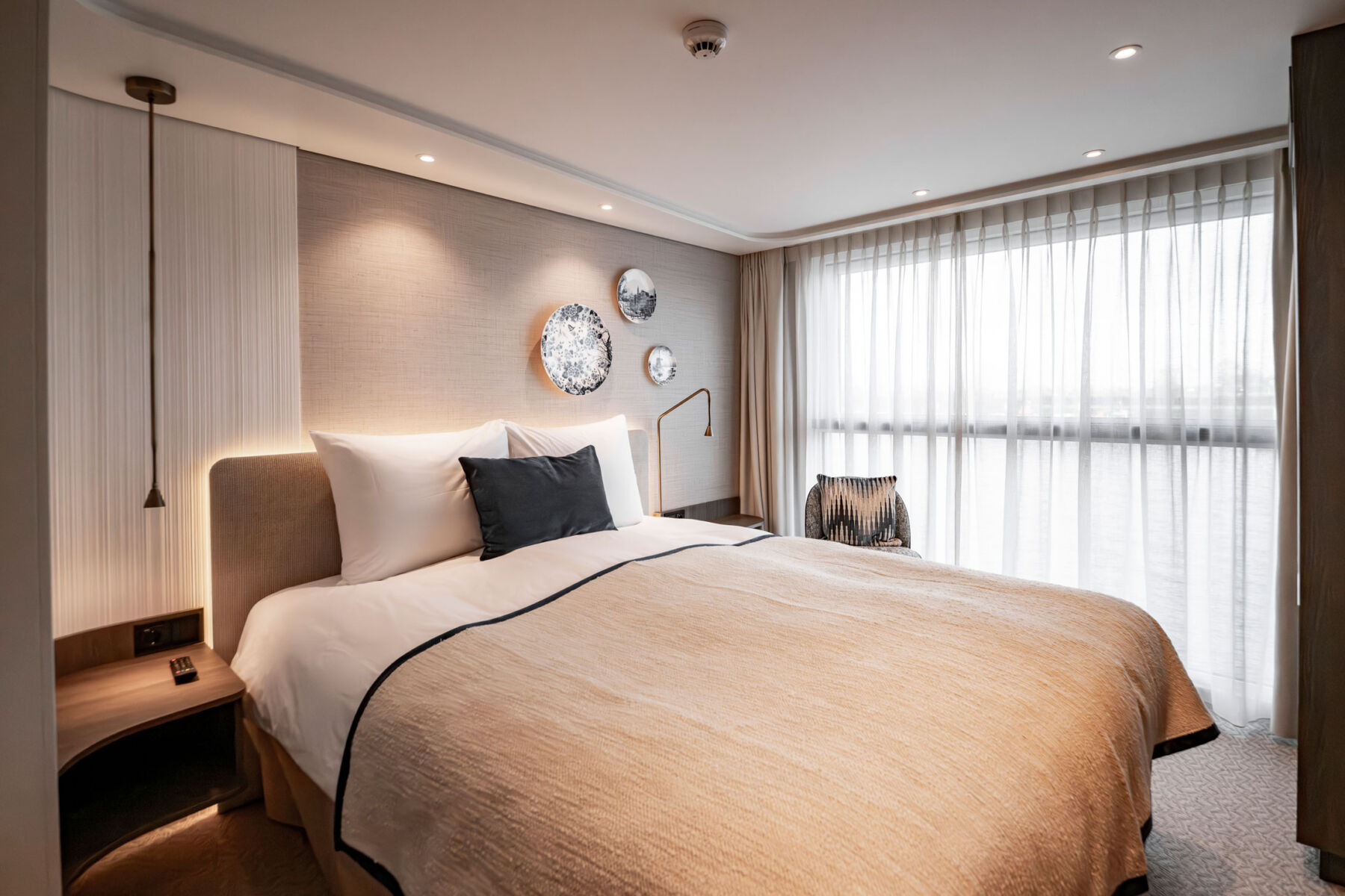 Stateroom with Ocean View (Middle)